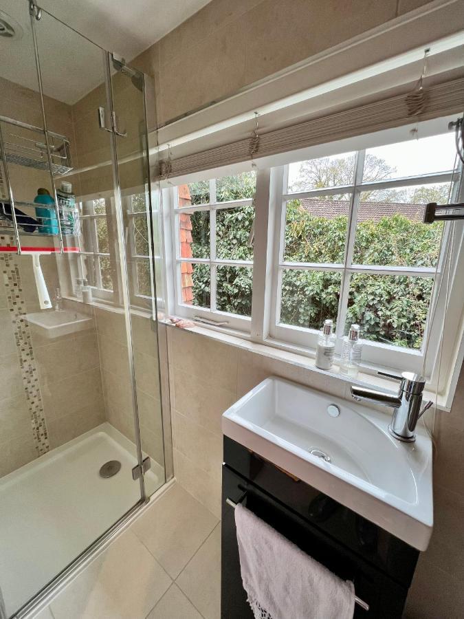 Vine Cottage ファーナム エクステリア 写真